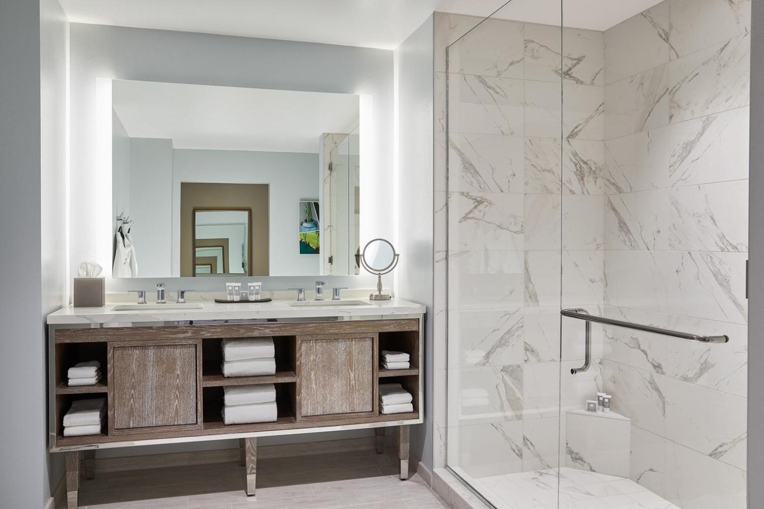 Premier Terrace, Guest room, 2 Queen, Ground floor, Poolside (Mobility & Hearing Accessible w/ Roll-in Shower)
